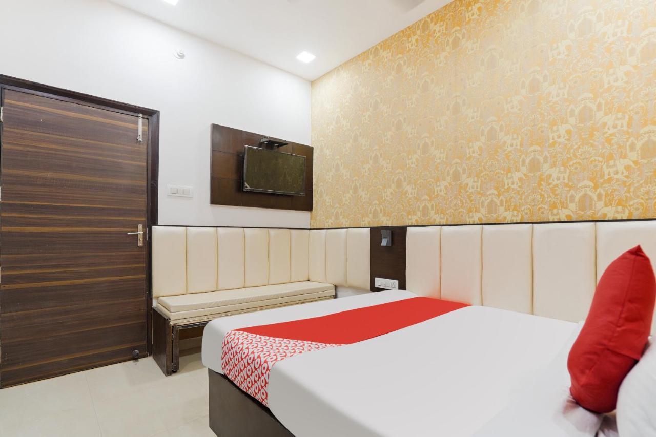 Oyo 48489 Adarsh Plaza Hotel Sahāranpur Exterior foto
